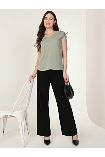 Mish By Styli بلوزة بدون أكمام بتفاصيل ربط خضراء