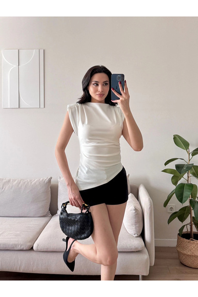 Zoom Butik Vatkalı Asimetrik Bluz - BEYAZ