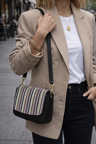 Saria Moda Кольорова плетена чорна сумка через плече з деталями