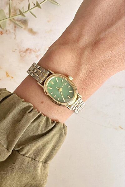 OQQO ساعة يد نسائية من نيرا بقرص أخضر وحزام ذهبي وفضي