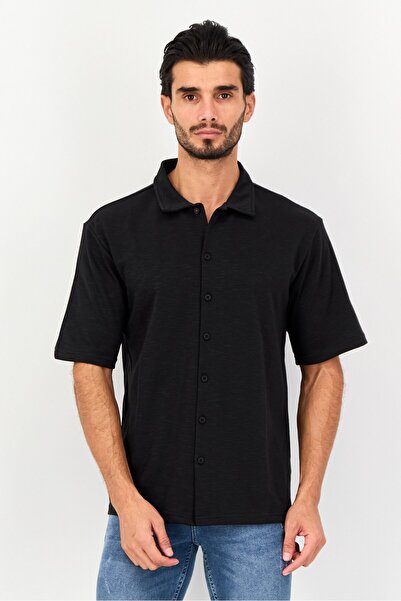 Core Elements قميص رجالي كاجوال بأكمام قصيرة من قماش شامبراي، بقصة عادية، أسود
