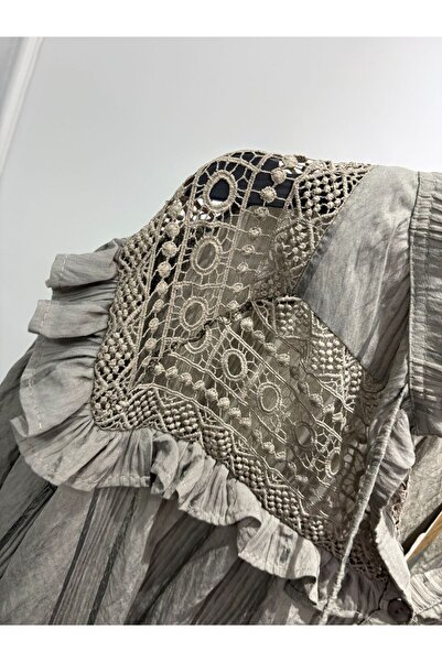 chipper Güpür Detaylı Fırfırlı Vizon Gömlek