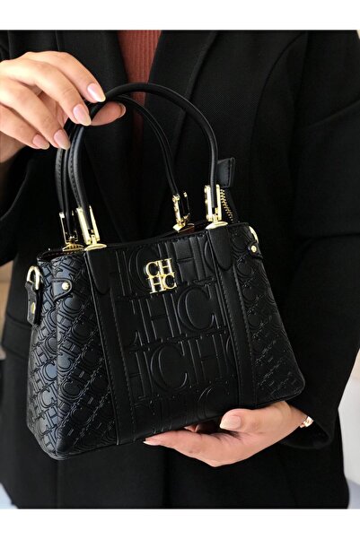 GENERAL A stylish Clutch Bag with a modern and luxurious design.