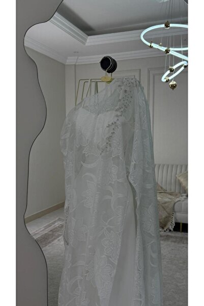 AMAZ Tulin's white evening dress - modern lace elegance