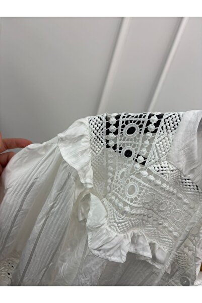 chipper Güpür Detaylı Fırfırlı Beyaz Gömlek