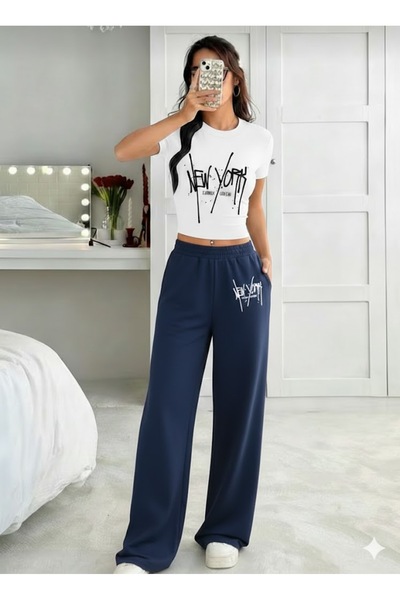 COMANCHERO Women's Newyork Printed Crop T-Shirt and Wide Leg Baggy Sweatpants...