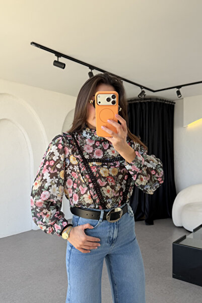 Gizem Ecemiş Flowery Floral Patterned Lace Blouse