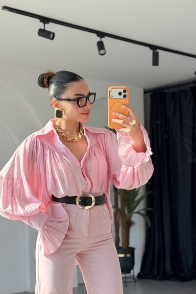 Gizem Ecemiş Bellis Pembe Büzgülü Tasarım Gömlek