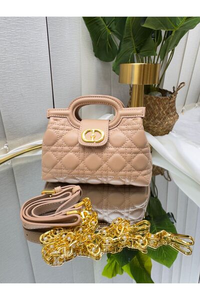 GENERAL A stylish women's Clutch Bag with a sophisticated and compact design.