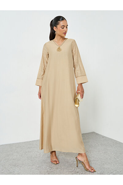 Amirah By Styli Beige Foil Print V-Neck Jalabiya
