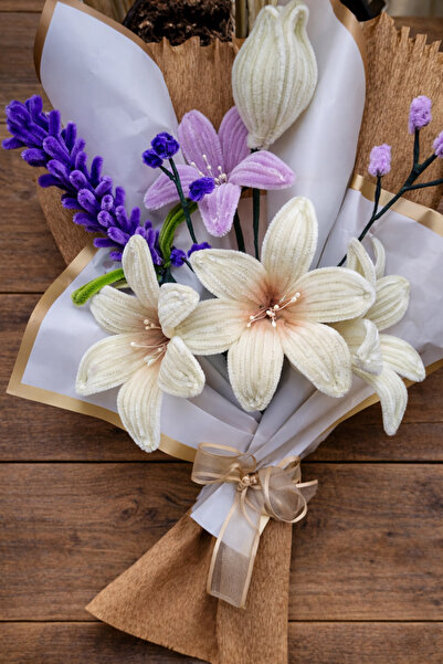 Sevgi burada Hediyelik Şönil Çiçek Buketi (Yeni)