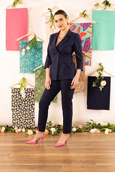 GART Women's suit with fitted jacket and elegant trousers