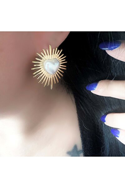 ACAR TAKI أقراط على شكل قلب مرصعة باللؤلؤ - لون ذهبي ACR9246