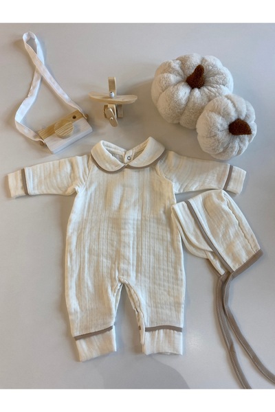 ZeeyBabyCollection %100 pamuklu 4 kat müslin biyeli bebe yaka şapkalı tulum