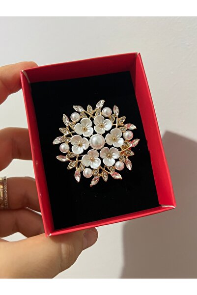 BusradanDesign Şık Tasarım İnci Detaylı Çiçek Broş – Gold Kaplama Taşlı Zarif...