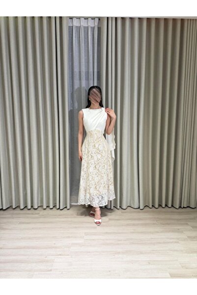 LMAURA A very elegant Barbie dress with lace