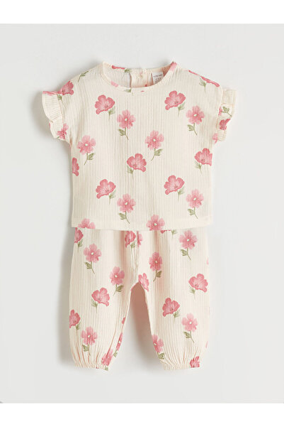 LC Waikiki بلوزة وبنطلون من الموسلين للفتيات الصغيرات من مجموعة إلسيفا بنقشة ...