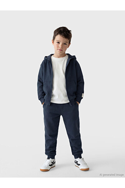 LC Waikiki مجموعة إلسيفا للأولاد باللون الأزرق الداكن، طقم من 3 قطع