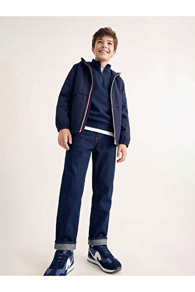 LC Waikiki بنطلون جينز للأولاد من مجموعة إلسيفا باللون الأسود بقصة عادية