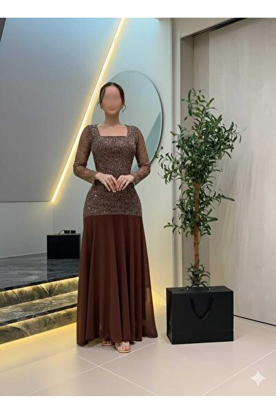 REVE Elegant brown dress, with a shimmering bodice, long sleeves, and a flowi...