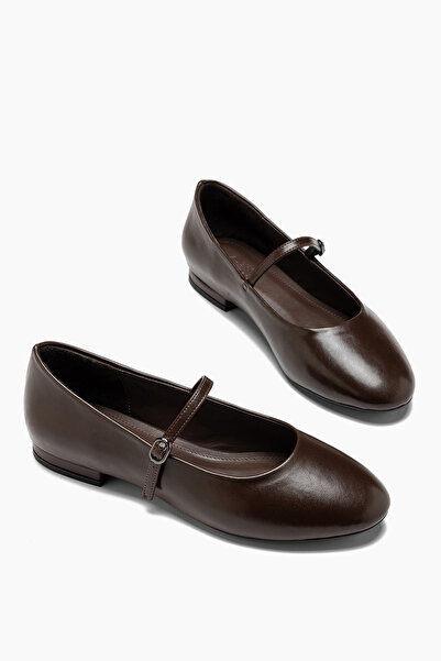 ALEYNA CEYLAN Kahve Üstten Bantlı Yuvarlak Burunlu Alçak Topuklu Babet Madrid