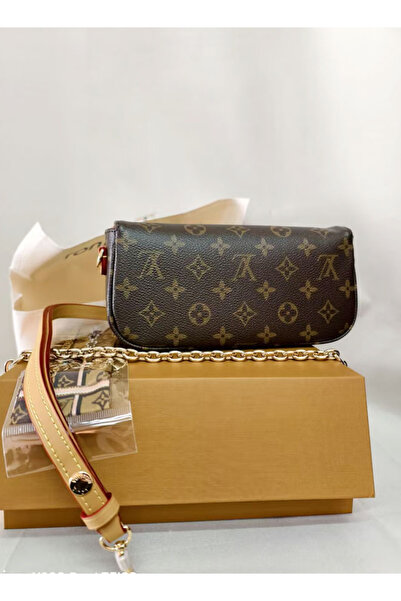 Louisaabby حقيبة ما جونغ بسلسلة من لويس فويتون تُحمل تحت الإبط