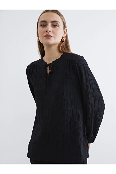 LC Waikiki LCW EVERYDAY Μαύρη μπλούζα με δετό γιακά και υφή