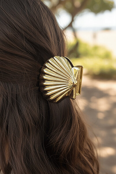 TAKIŞTIR Μεταλλικό κούμπωμα με φιγούρα κοχυλιού σε χρυσό χρώμα