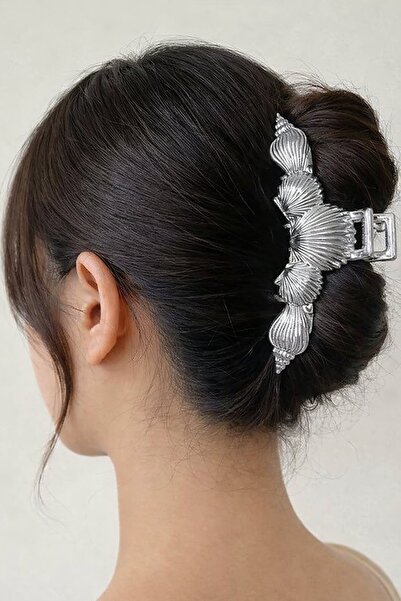 TAKIŞTIR Metalna kopča srebrne boje sa figurom od morske školjke