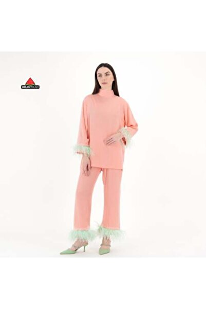 DreamyHush Elegant Feather-Trimmed Viscose Lounge Set in Pink & Pistachio