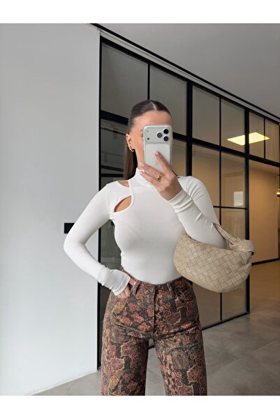 BB Bensu Buyruk BLUZĂ CU GULER ÎNALT ȘI DETALIU LA GEAMUL DIN FAȚĂ, CULOARE ECRU