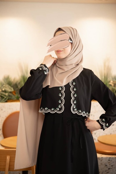 Nissra Ankanoor Embroidery and Cape Detailed Medina Silk Dress Anka265134