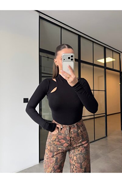 BB Bensu Buyruk ΜΠΛΟΥΖΑ ΜΕ ΨΗΛΟ ΓΙΑΚΑ ΚΑΙ ΛΕΠΤΟΜΕΡΕΙΑ ΠΑΡΑΘΥΡΟΥ ΣΤΗΝ ΜΠΡΟΣΤΙΝ...