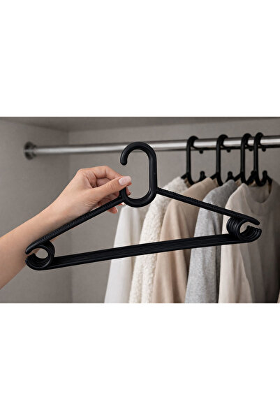 Pİ HOME Set of 6 Plastic Clothes Hangers