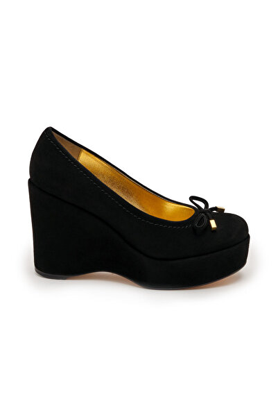 CANES AYAKKABI Kadın Siyah Süet Ponpon Detaylı Dolgu Topuklu Ayakkabı