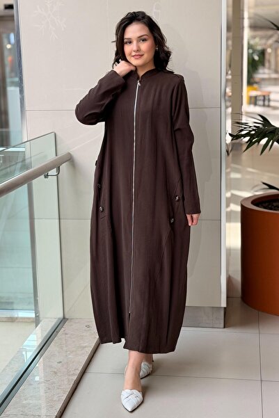 Nurcan Çetin Düğme Aksesuar Detaylı Tam Boy Fermuarlı Ferace