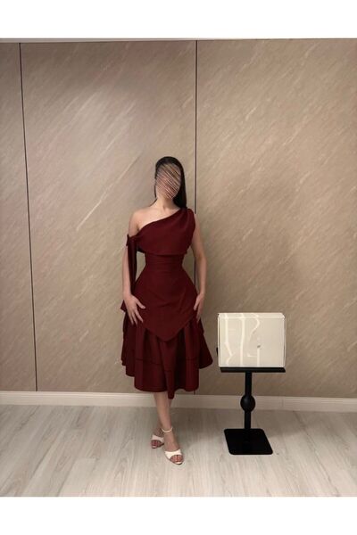 hind fashion A soft, elegant burgundy dress for Eid