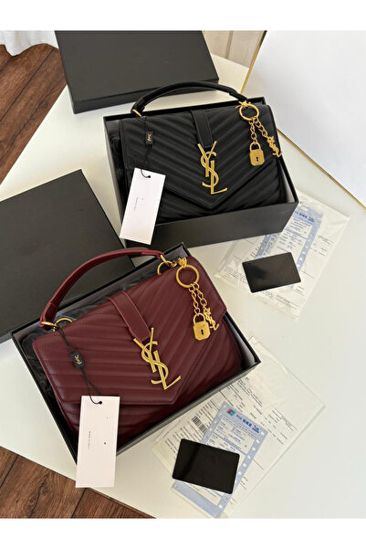 GENERAL A small Clutch Bag with a stylish accessory pendant