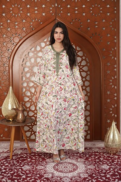 AFandina A floral jalabiya with an elegant oriental pattern