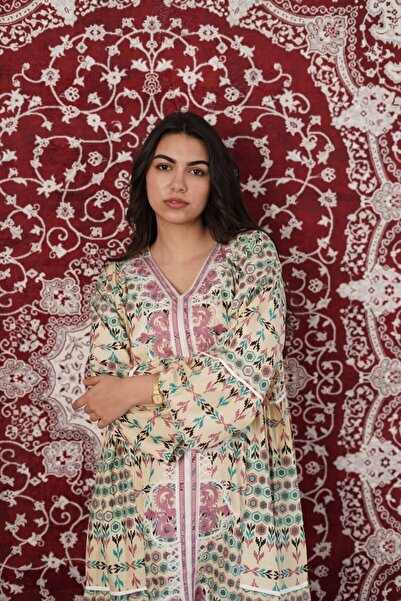 AFandina Jalabiya with a distinctive pattern and a loose fit for greater comf...