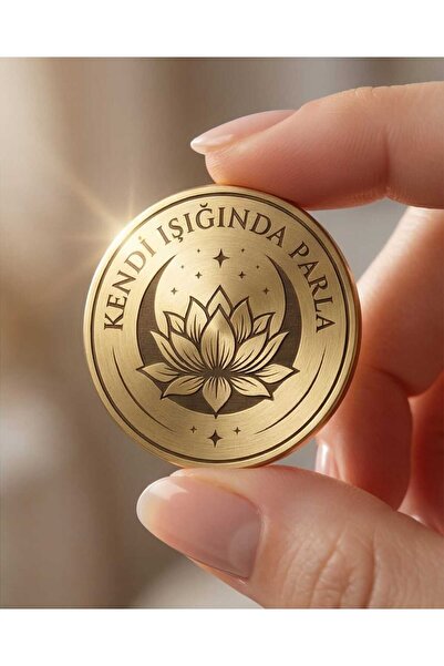 YÖRÜK TASARIM Kendi Işığında Parla Rozeti " Zorluklardan Doğan Güzellik ve Bi...