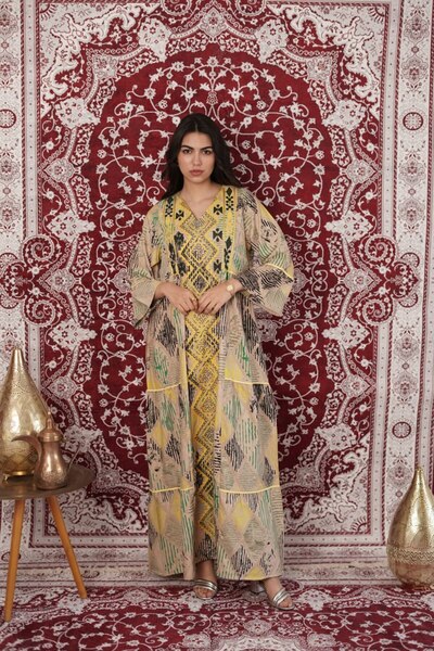 AFandina A flowing, wide-cut jalabiya for a feeling of luxury and comfort. WQ...