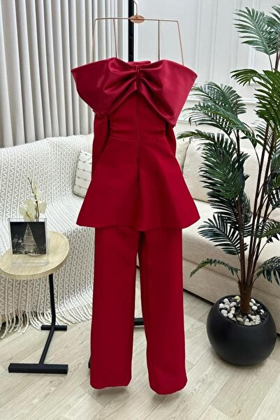 Special-DIARA Luxurious women's set in bold red with a modern design