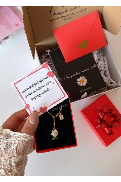 Alis Accessory İstediğiniz Harf ile papatya kolye
