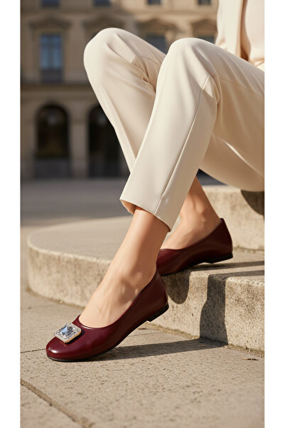 ÖRKCÜ حذاء باليه من الجلد اللامع مع إبزيم من حجر الكريستال