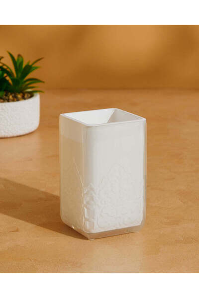 REDTAG كوب أبيض كلاسيكي منقوش البولي ريزين