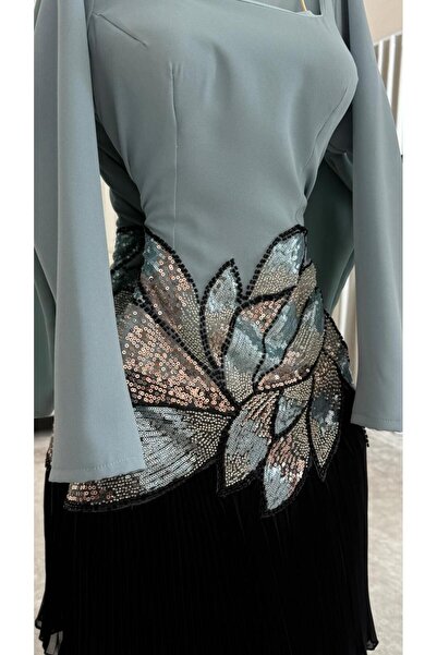 AMAZ A "night of a lifetime" evening dress – royal elegance with enchanting d...