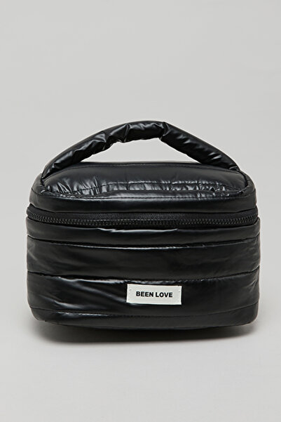 R&B Unisex Black Quilted Toiletry Bag
