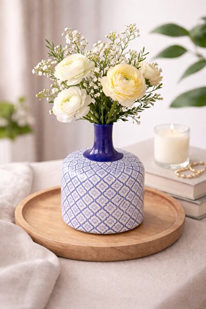 N.zone Blue and white ceramic vase with elegant geometric patterns – a sophis...