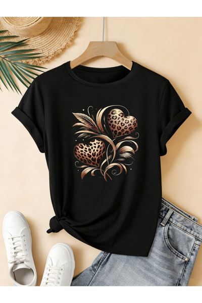 mercoledi Γυναικείο μπλουζάκι Leopard Heart με τύπωμα Crew Neck Regular Fit o...